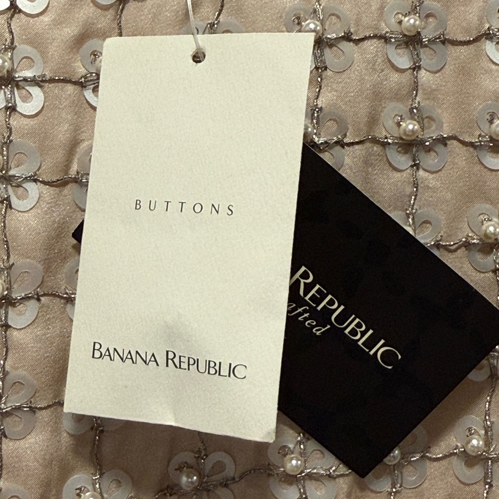 Banana Republic Beaded Sleeveless 100% Silk Top - Size 10 - NWT - Picture 3 of 6